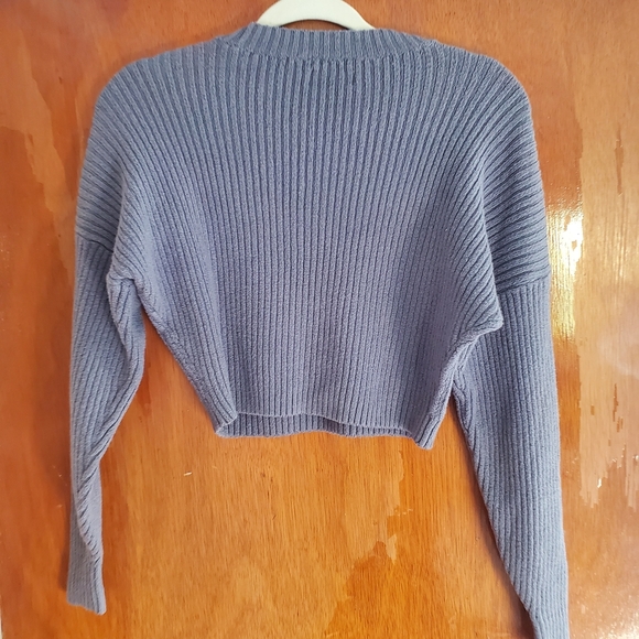 Hollister Cropped Gray Sweater. Size XS - Picture 2 of 5